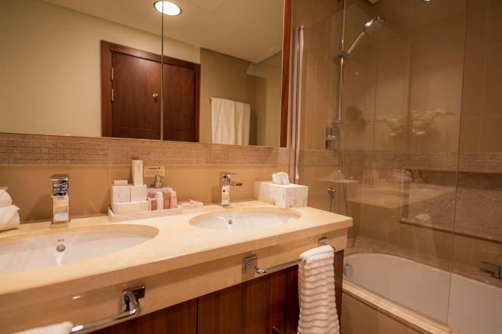 First Class 3Br With Full Burj Khalifa And Fountain View Dubai Exteriör bild