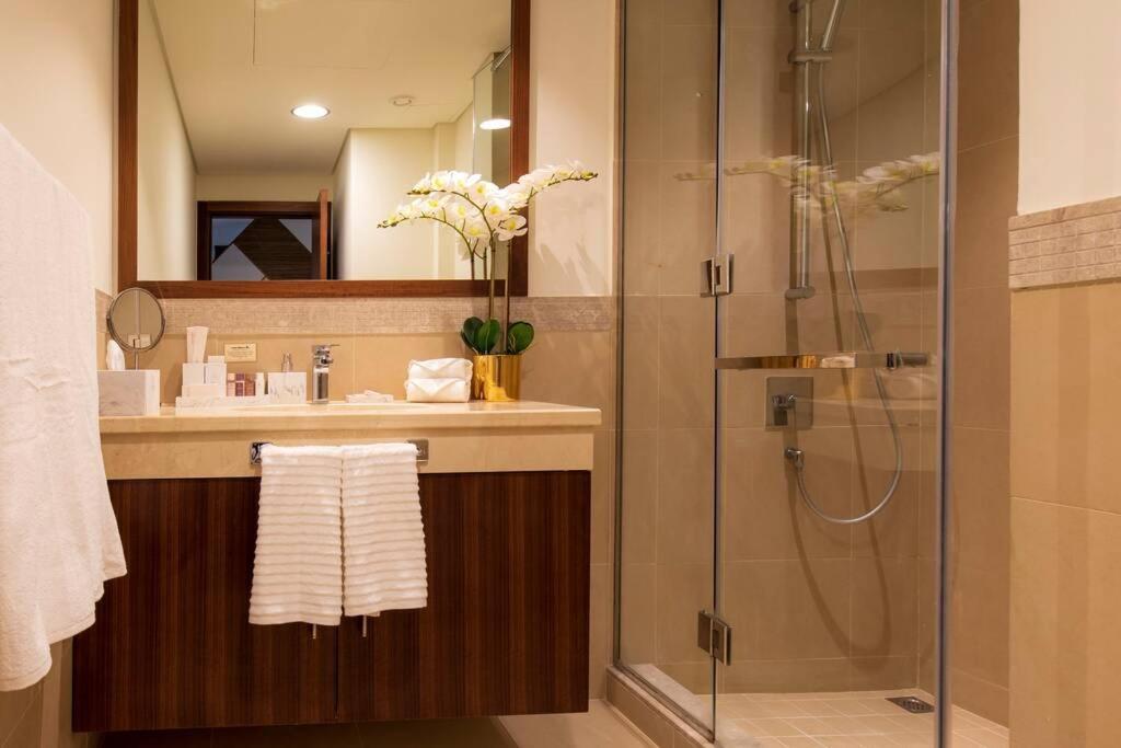 First Class 3Br With Full Burj Khalifa And Fountain View Dubai Exteriör bild