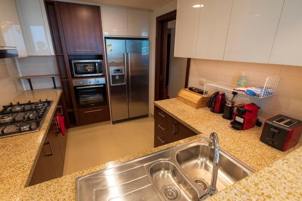 First Class 3Br With Full Burj Khalifa And Fountain View Dubai Exteriör bild